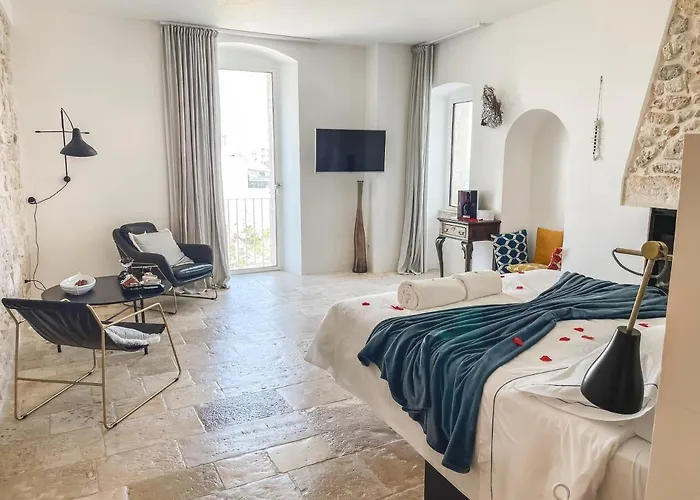 לינה וארוחת בוקר Antico & 4*