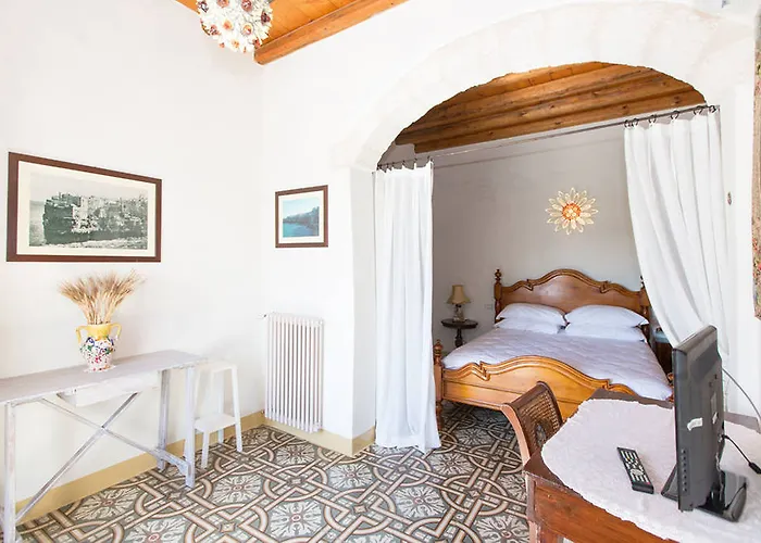 Antico & 4* פולינאנו א מארה